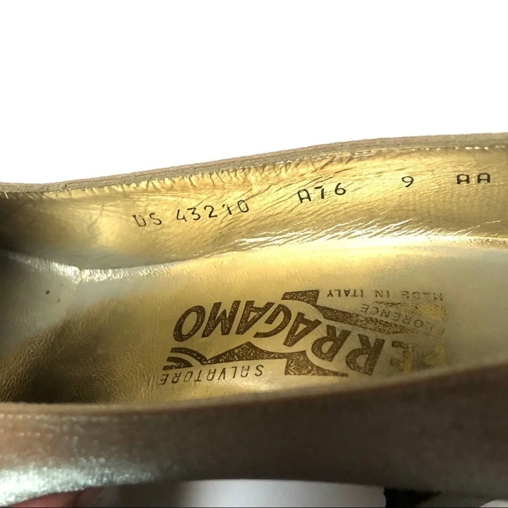 Salvatore Ferragamo Vintage Gold Satin Pumps Size 9AA Made in Italy Heels